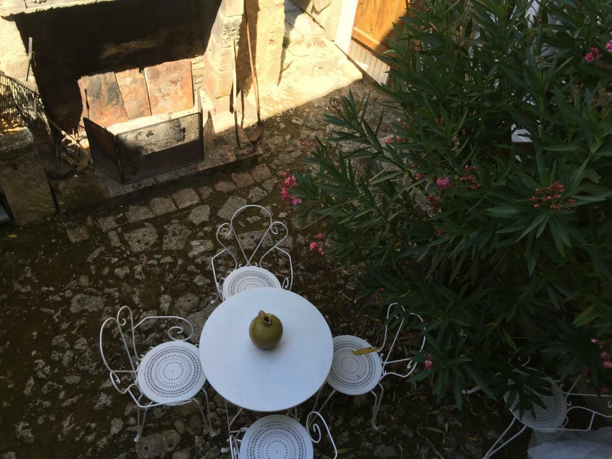 Le Prieure Bed & Breakfast Saint-Pey-de-Castets Exterior photo